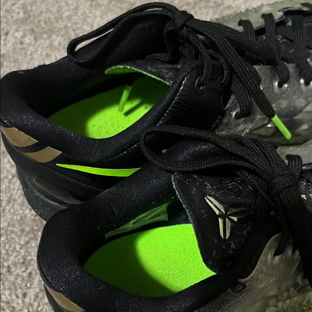 Nike Kobe 8 SS Excellent Condition Black and Neon Green size 6.5 Y - Picture 9 of 10